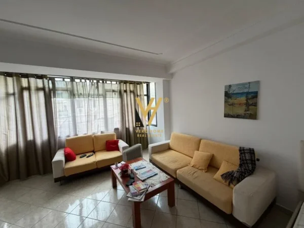 Tirane, jepet me qera apartament 2+1+Ballkon Kati 2, 80 m² 600 € (RRUGA E KAVAJES)