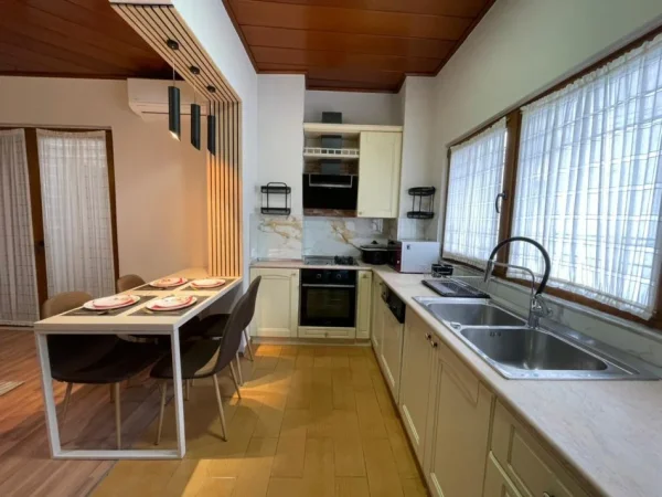 Tirane, jepet me qera apartament 1+1 Kati 2, 70 m² 600 € (Delijorgji.)