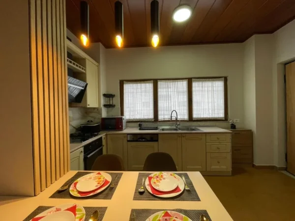 Tirane, jepet me qera apartament 1+1 Kati 2, 70 m² 600 € (Delijorgji.)