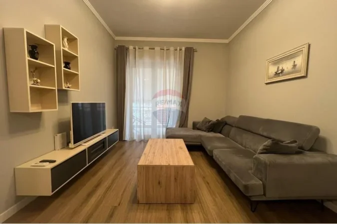 Tirane, jepet me qera apartament 1+1+Ballkon Kati 6, 75 m² 790 € (kompleksui Delijorgji)