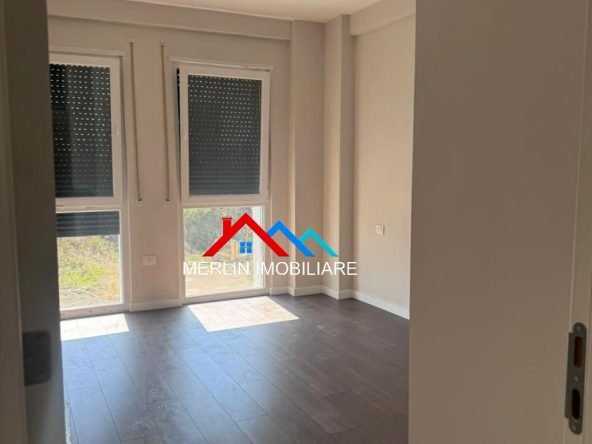 Tirane, jepet me qera apartament 2+1+Ballkon Kati 2, 125 m² 650 € (RRUGA DINE HOXHA,BULEVARDI I RI)