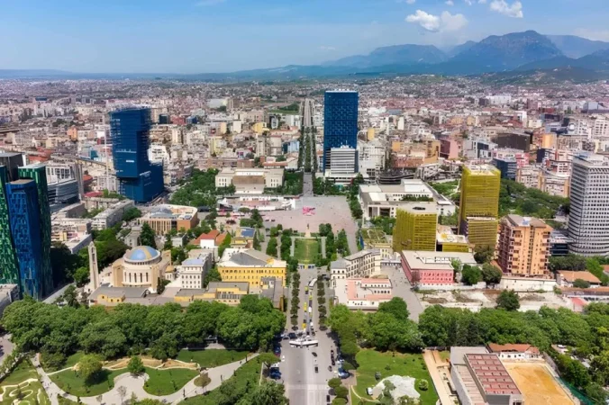 Tirane, jepet me qera apartament 3+1+Ballkon Kati 2, 124 m² 500 € (Yzberisht (Tek Pallatet Çabej))