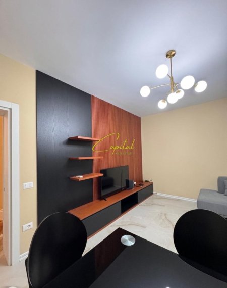 Tirane, jepet me qera apartament 2+1 Kati 1, 145 m² 1.000 € (SAUK)