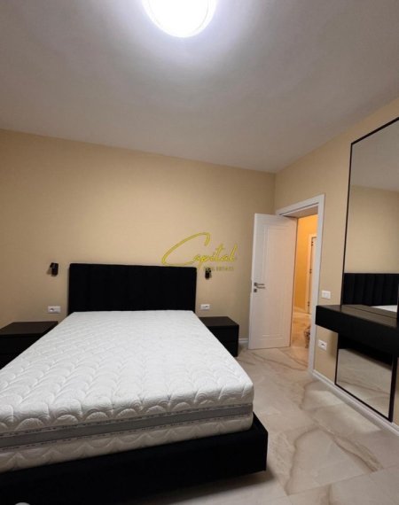 Tirane, jepet me qera apartament 2+1 Kati 1, 145 m² 1.000 € (SAUK)