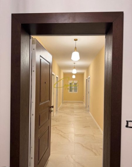 Tirane, jepet me qera apartament 2+1 Kati 1, 145 m² 1.000 € (SAUK)