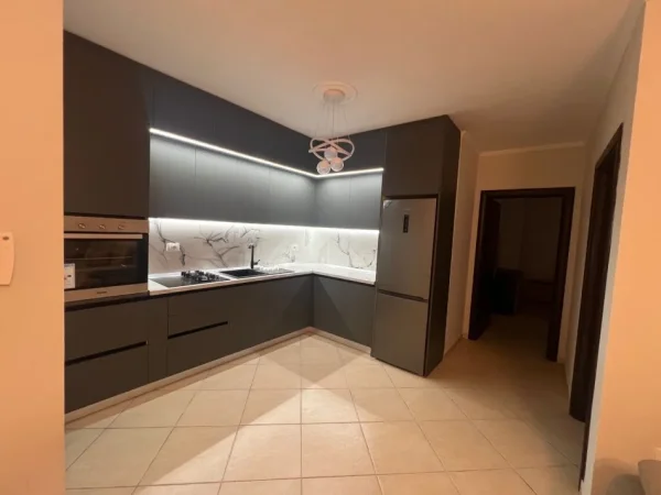 Tirane, jepet me qera apartament 2+1 Kati 4, 94 m² 600 € (mikel maruli)