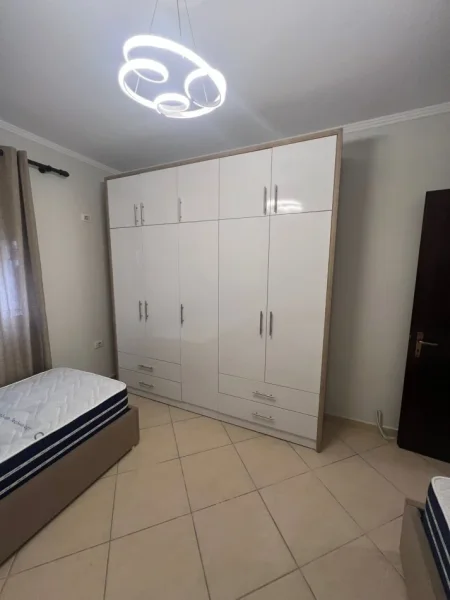 Tirane, jepet me qera apartament 2+1 Kati 4, 94 m² 600 € (mikel maruli)