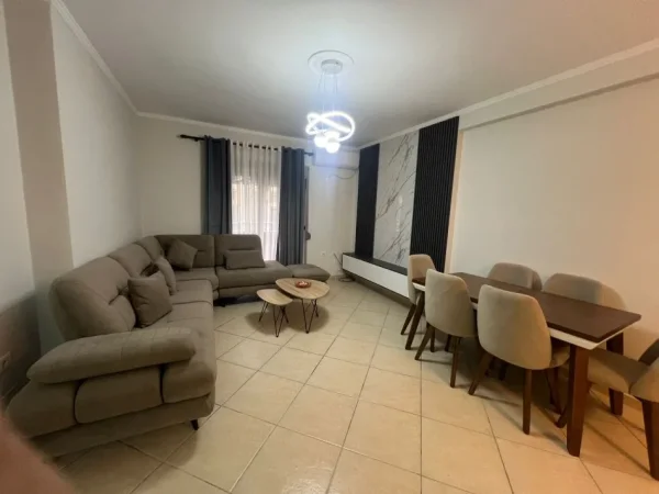 Tirane, jepet me qera apartament 2+1 Kati 4, 94 m² 600 € (mikel maruli)