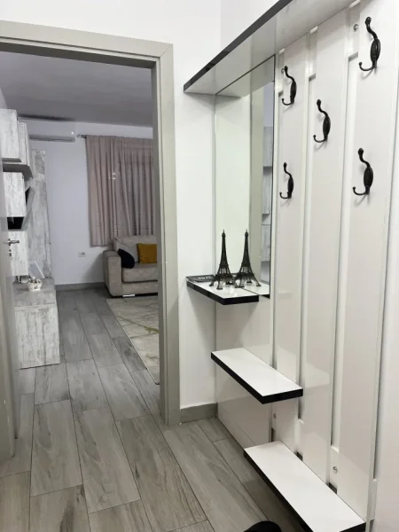 Tirane, jap me qera apartament 2+1 Kati 2, 95 m² 900 € (Rruga Elbasanit)