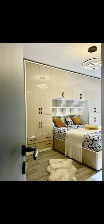 Tirane, jap me qera apartament 2+1 Kati 2, 95 m² 900 € (Rruga Elbasanit)