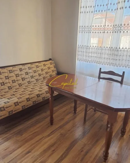 Tirane, jepet me qera apartament 1+1 Kati 2, 55 m² 320 € (ISH TREGU ELEKTRIK)