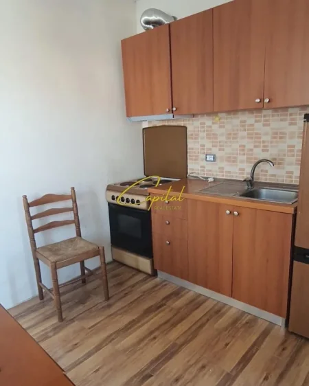 Tirane, jepet me qera apartament 1+1 Kati 2, 55 m² 320 € (ISH TREGU ELEKTRIK)