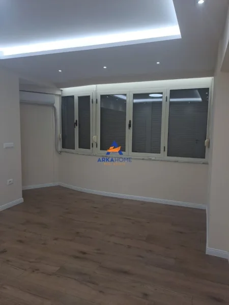 Tirane, jepet me qera apartament 2+1 Kati 2, 80 m² 900 € 