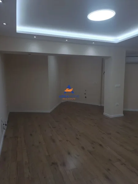 Tirane, jepet me qera apartament 2+1 Kati 2, 80 m² 900 € 