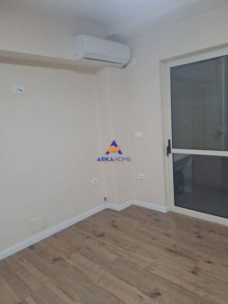 Tirane, jepet me qera apartament 2+1 Kati 2, 80 m² 900 € 