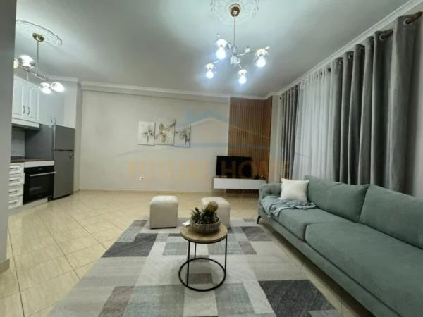 Tirane, jepet me qera apartament 2+1+Ballkon Kati 2, 114 m² 600 € (fresk)