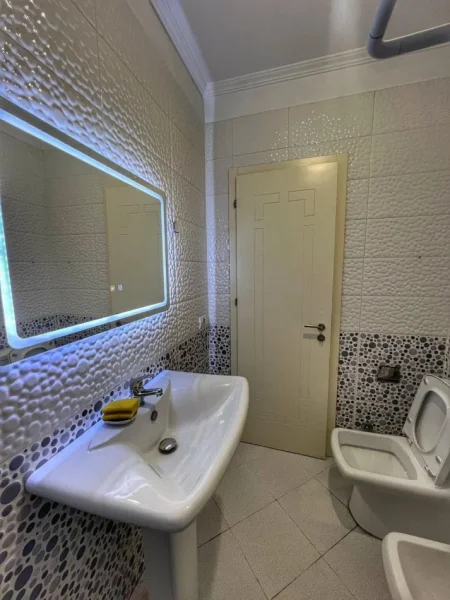 Tirane, jepet me qera apartament 2+1 Kati 1, 90 m² 600 € (Kodra e Diellit)