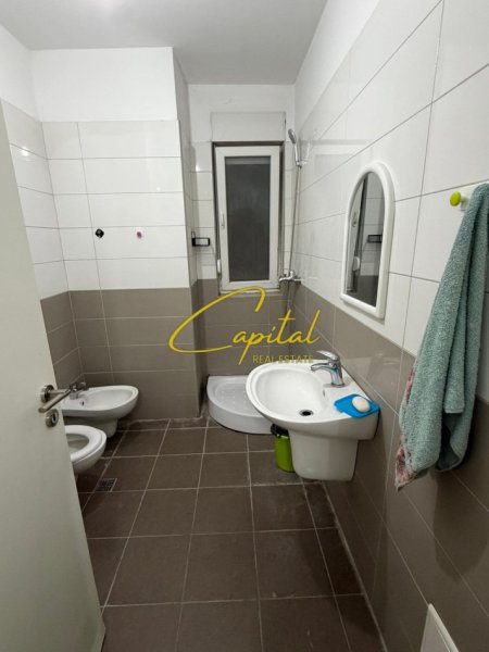 Tirane, jepet me qera apartament 1+1 Kati 2, 70 m² 550 € (ISH PARKU)