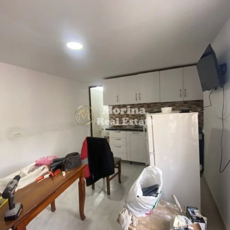 Tirane, jepet me qera apartament 1+1 Kati 1, 55 m² 350 € (Medrese)