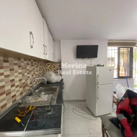 Tirane, jepet me qera apartament 1+1 Kati 1, 55 m² 350 € (Medrese)