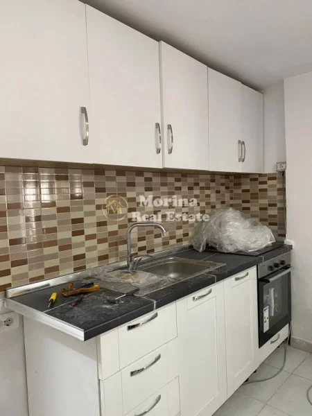 Tirane, jepet me qera apartament 1+1 Kati 1, 55 m² 450 € (Medrese)