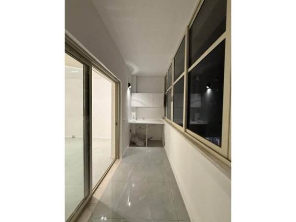 Tirane, jepet me qera ambjent biznesi Kati 2, 131 m² 1.700 € (jordan misja)