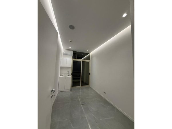 Tirane, jepet me qera ambjent biznesi Kati 2, 131 m² 1.700 € (jordan misja)