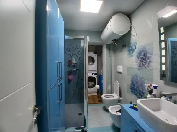 Tirane, jepet me qera apartament 1+1+Ballkon Kati 3, 60 m² 530 €