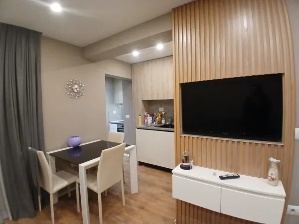 Tirane, jepet me qera apartament 1+1+Ballkon Kati 3, 60 m² 530 €