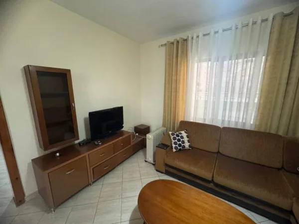 Tirane, jepet me qera apartament 2+1+Ballkon Kati 1, 110 m² 400 € (Astir)