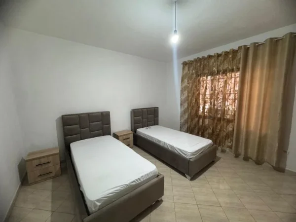 Tirane, jepet me qera apartament 2+1+Ballkon Kati 1, 110 m² 400 € (Astir)