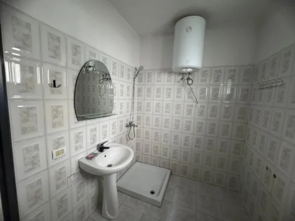 Tirane, jepet me qera apartament 2+1+Ballkon Kati 1, 110 m² 400 € (Astir)