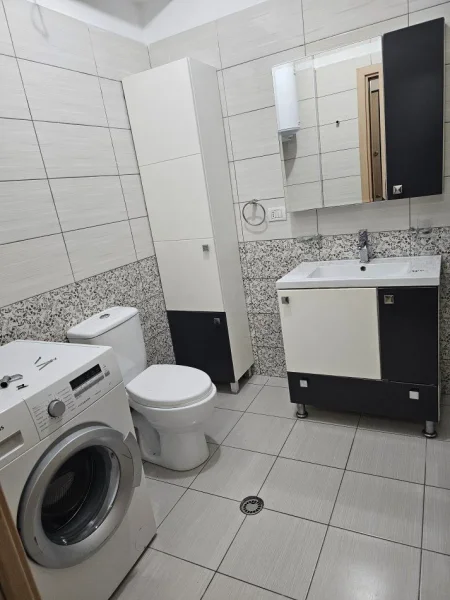 Tirane, jepet me qera apartament 1+1+Ballkon Kati 5, 61 m² 400 € (ASTIR)