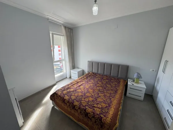 Tirane, jepet me qera apartament 1+1 Kati 3, 450 € 