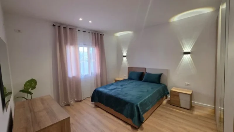 Vlore, jepet me qera apartament 1+1 Kati 1, 75 m² 300 € (PRANË SERAVE, VLORË)