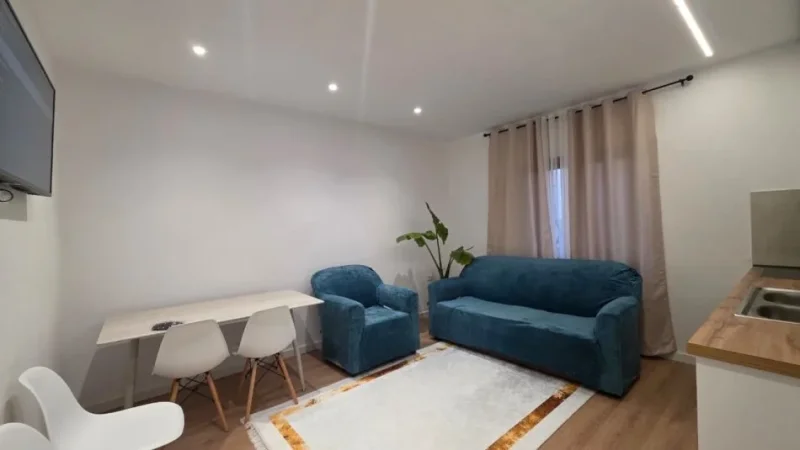 Vlore, jepet me qera apartament 1+1 Kati 1, 75 m² 300 € (PRANË SERAVE, VLORË)