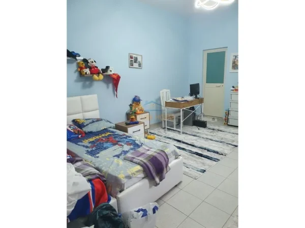 JEPET ME QERA SHTEPI PRIVATE TEK SHKOLLA E KUQE