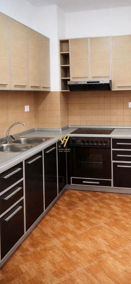 Tirane, jepet me qera zyre Kati 4, 70 m² 400 € (ASTIR)