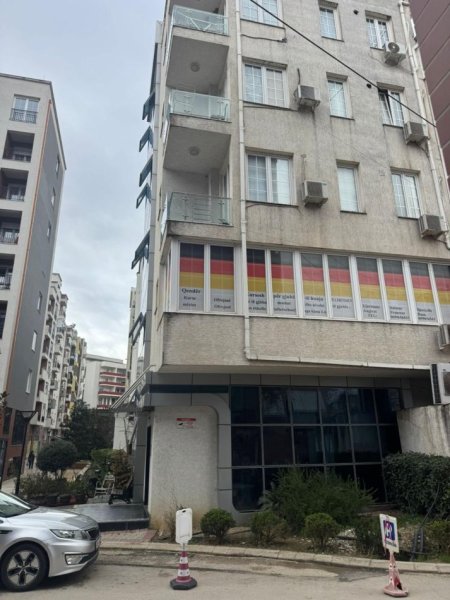 Jepet me Qera Ambient Biznesi ne 5 Maji pas Concordit,   600 €URO