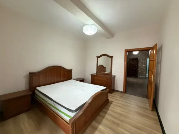 Tirane, jepet me qera apartament 2+1 Kati 2, 85 m² 400 € (Blloku i Vilave Selite)