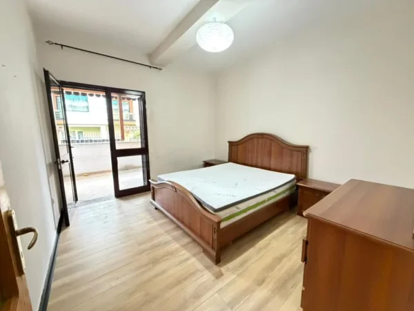Tirane, jepet me qera apartament 2+1 Kati 2, 85 m² 400 € (Blloku i Vilave Selite)