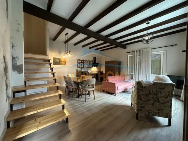 Tirane, jepet me qera Vile , 250 m² 1.800 € (Petrele)