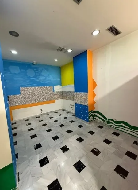 Tirane, jepet me qera ambjent biznesi Kati 0, 90 m² 1.500 € (Xhanfize Keko)