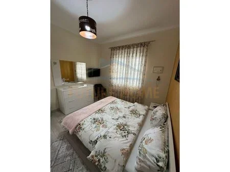 Tirane, jepet me qera apartament 2+1 Kati 2, 120 m² 600 € 