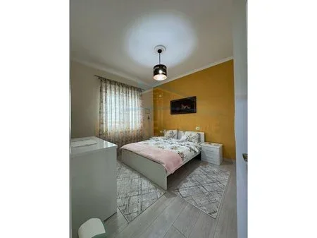 Tirane, jepet me qera apartament 2+1 Kati 2, 120 m² 600 € 