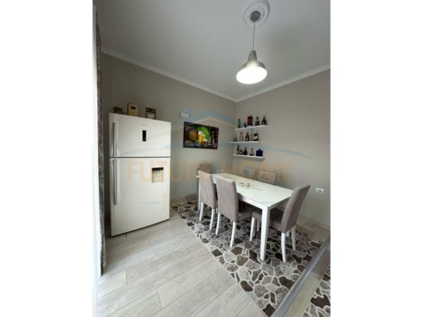 Tirane, jepet me qera apartament 2+1 Kati 2, 120 m² 600 € (Rruga 3 Vëllezërit Kondi)
