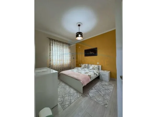 Tirane, jepet me qera apartament 2+1 Kati 2, 120 m² 600 € (Rruga 3 Vëllezërit Kondi)