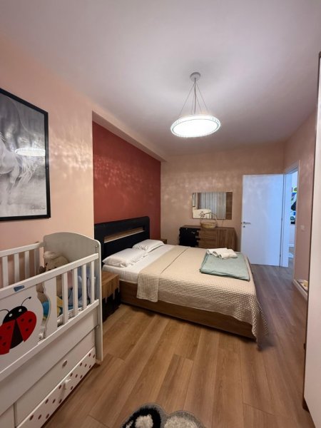 Tirane, jepet me qera apartament 1+1+Ballkon Kati 1, 70 m² 750 € (Rruga e Barrikadave)