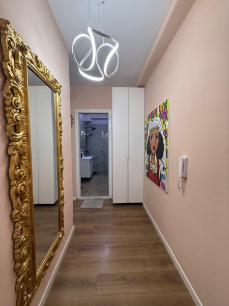 Tirane, jepet me qera apartament 1+1+Ballkon Kati 1, 70 m² 750 € (Rruga e Barrikadave)