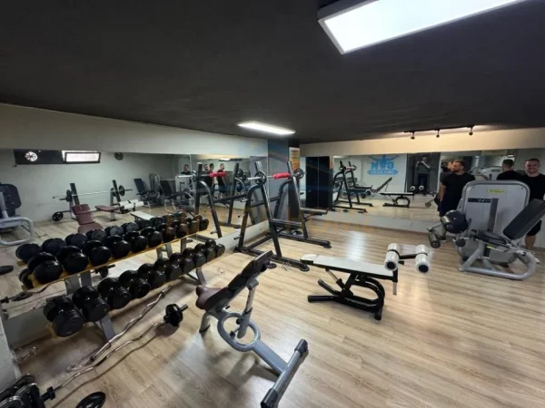 Tirane, shitet ambjent biznesi Kati 2, 160 m² 270.000 € (myslym shyri)